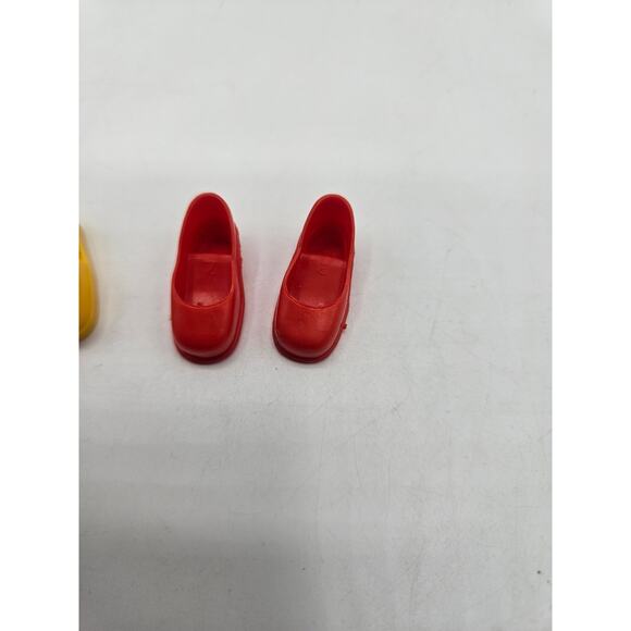 Vintage Marx Sindy Doll Shoes Yellow Slip Ons Clog‎ and Red Heeled (2 Pair) - Picture 6 of 9